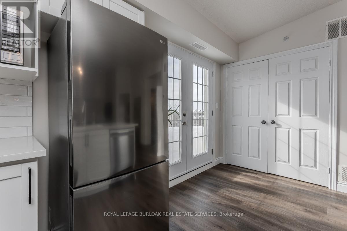 401 - 1450 Bishops Gate, Oakville, Ontario  L6M 4N1 - Photo 10 - W12743126