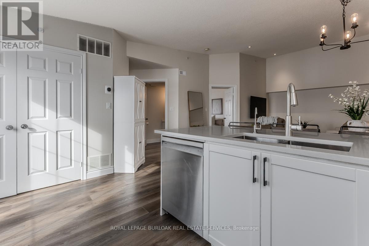 401 - 1450 Bishops Gate, Oakville, Ontario  L6M 4N1 - Photo 11 - W12743126