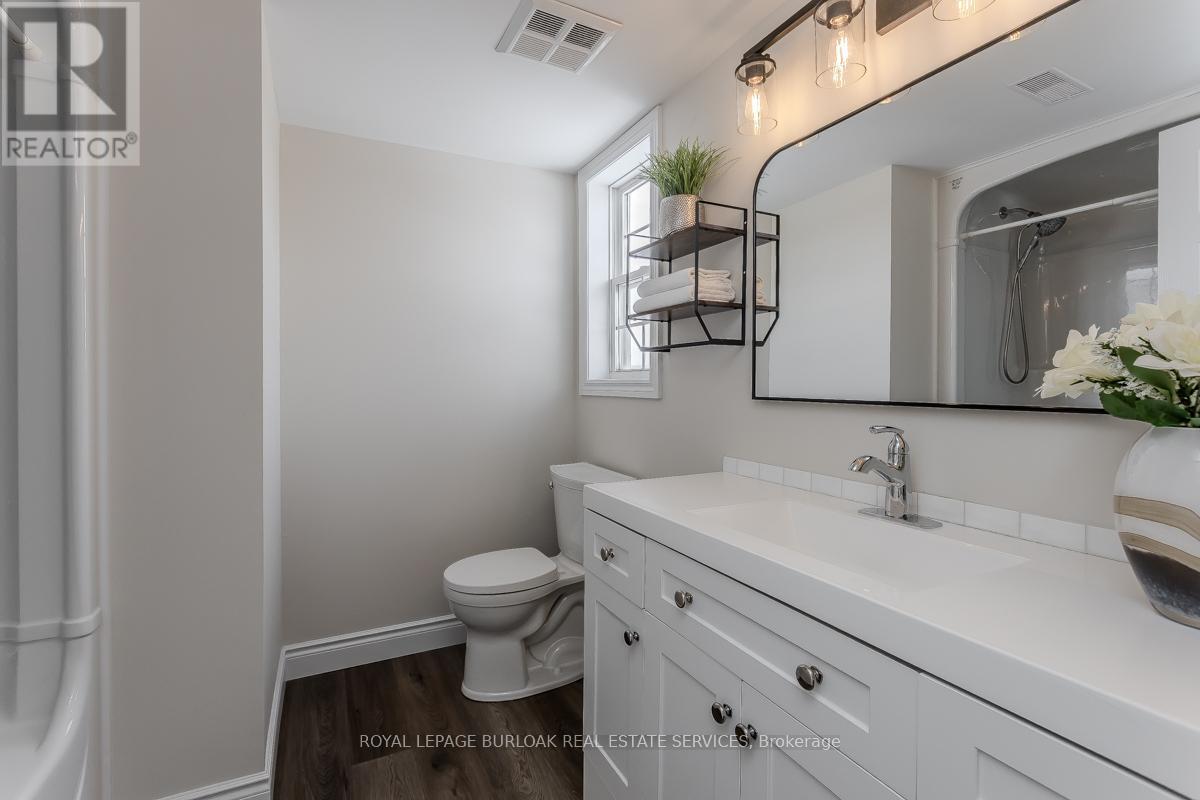 401 - 1450 Bishops Gate, Oakville, Ontario  L6M 4N1 - Photo 16 - W12743126