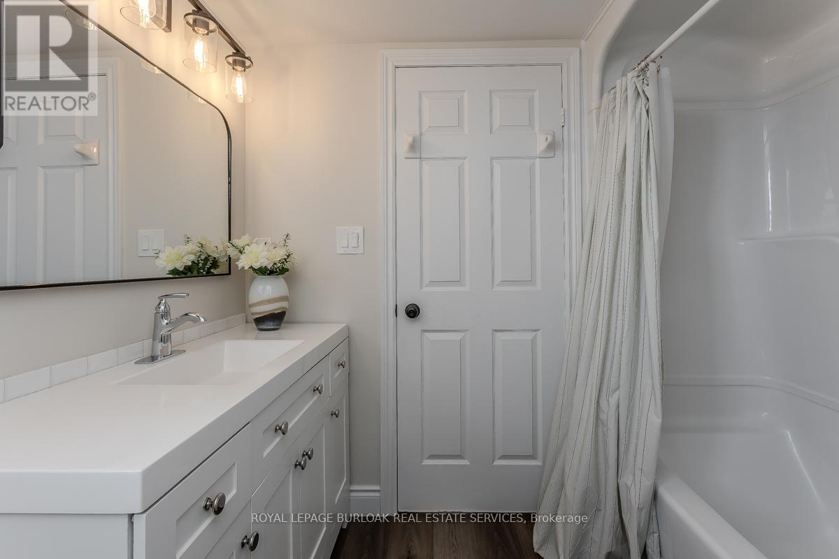 401 - 1450 Bishops Gate, Oakville, Ontario  L6M 4N1 - Photo 17 - W12743126