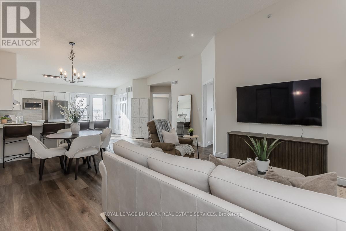 401 - 1450 Bishops Gate, Oakville, Ontario  L6M 4N1 - Photo 2 - W12743126