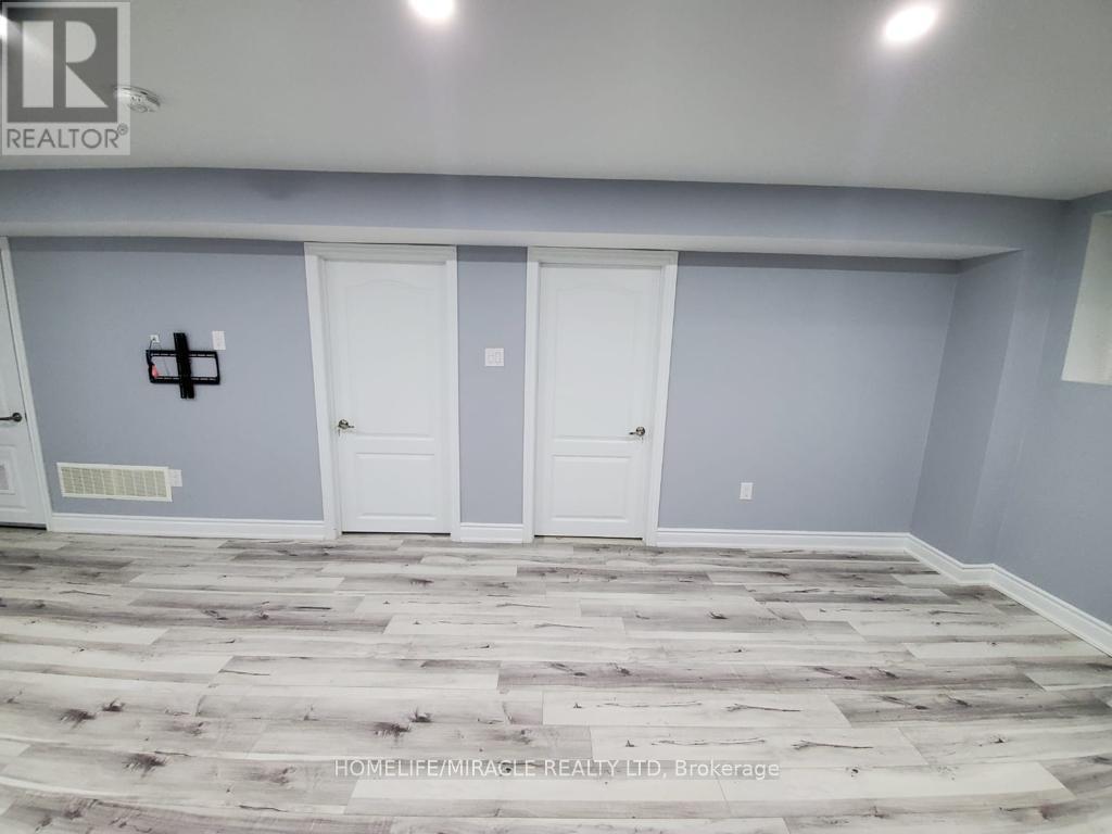 90 Yardley Crescent, Brampton, Ontario  L6X 5L8 - Photo 2 - W12743142