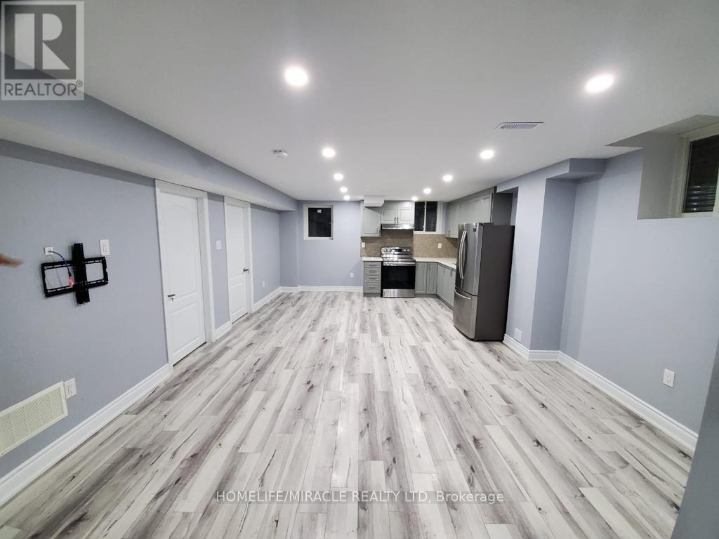 90 Yardley Crescent, Brampton, Ontario  L6X 5L8 - Photo 9 - W12743142