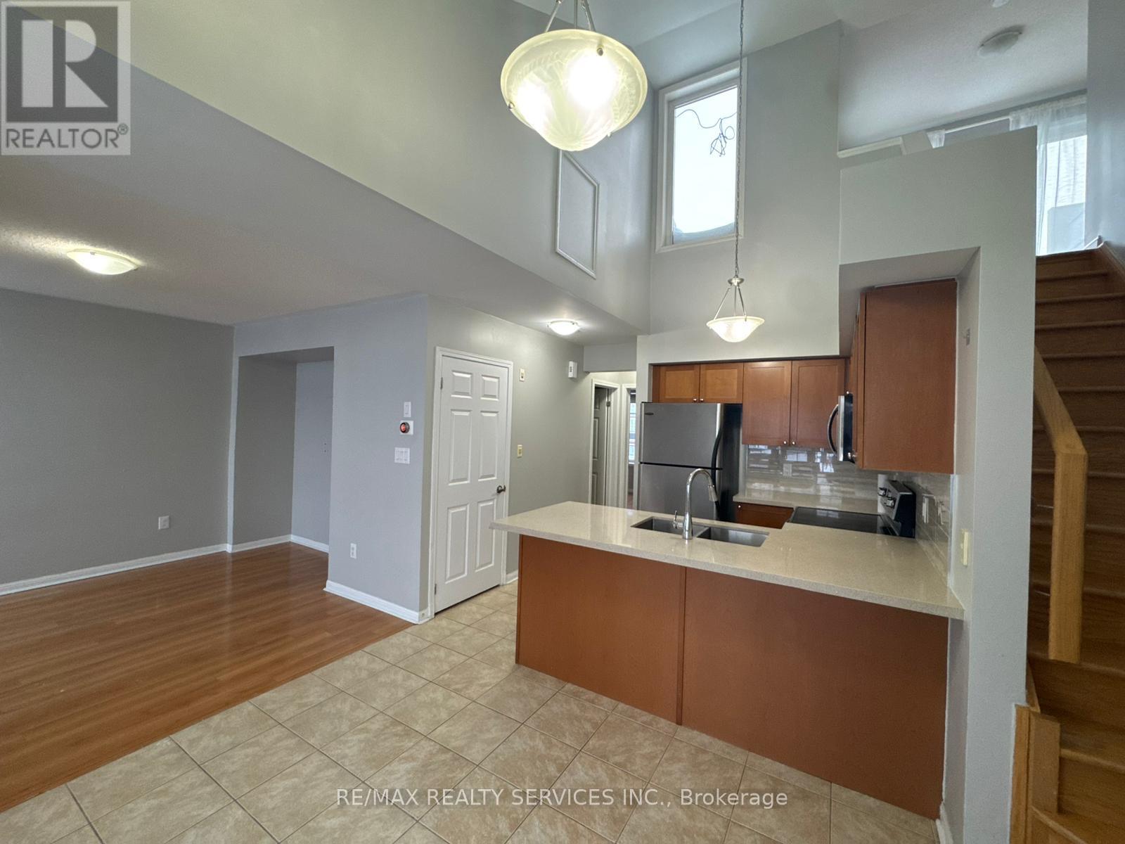 6 - 3032 Clayhill Road, Mississauga, Ontario  L5B 0B1 - Photo 4 - W12743152