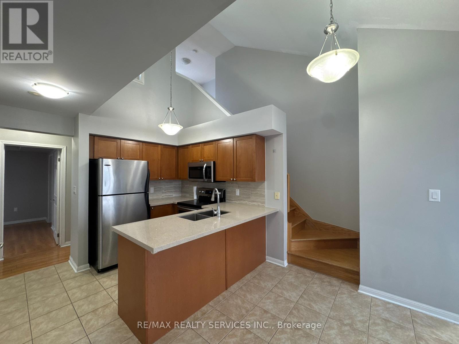 6 - 3032 Clayhill Road, Mississauga, Ontario  L5B 0B1 - Photo 8 - W12743152