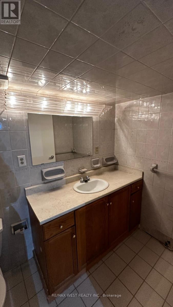 7 - 93 Windermere Avenue, Toronto, Ontario  M6S 3J3 - Photo 11 - W12743216