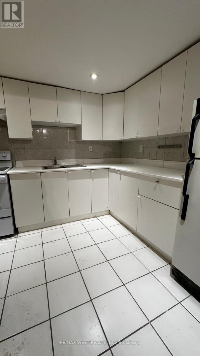 7 - 93 Windermere Avenue, Toronto, Ontario  M6S 3J3 - Photo 7 - W12743216