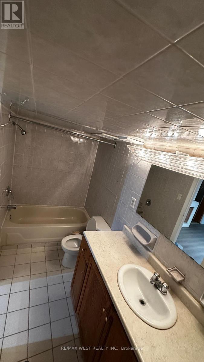 7 - 93 Windermere Avenue, Toronto, Ontario  M6S 3J3 - Photo 9 - W12743216