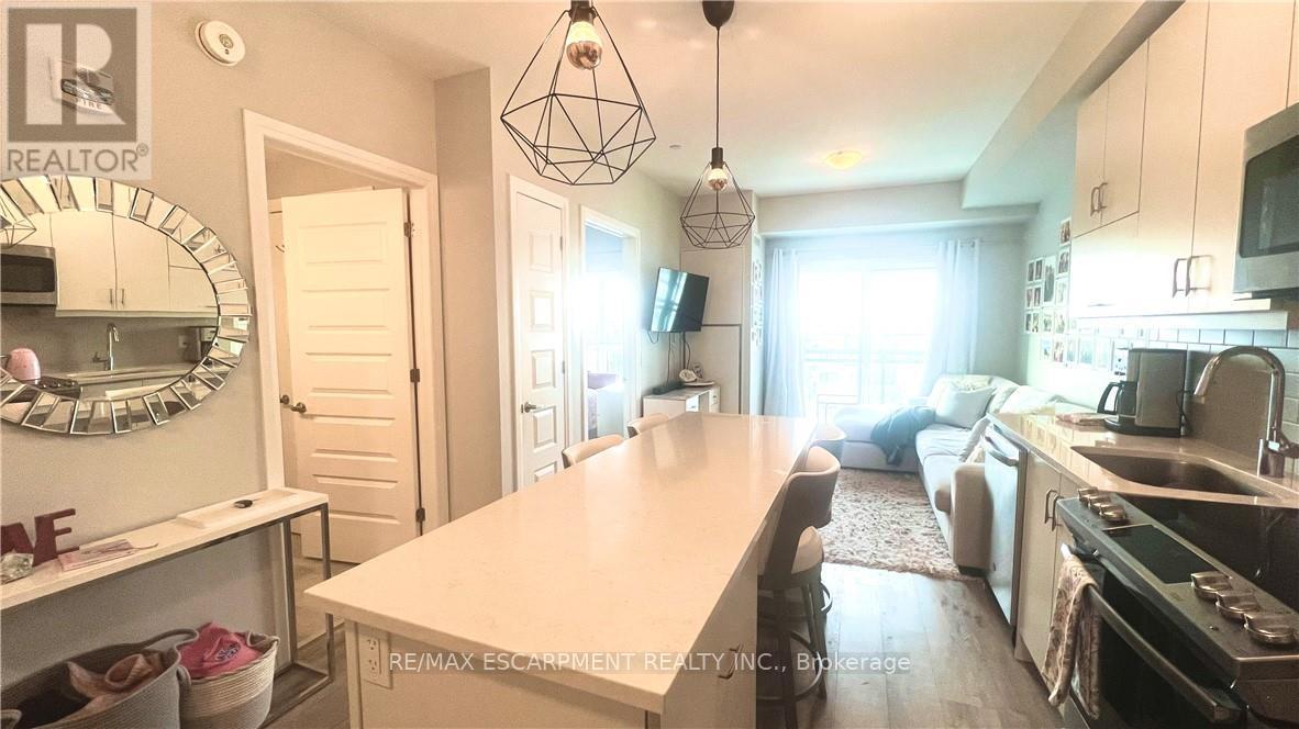 408 - 128 Grovewood Common, Oakville, Ontario  L6H 0X3 - Photo 4 - W12743222