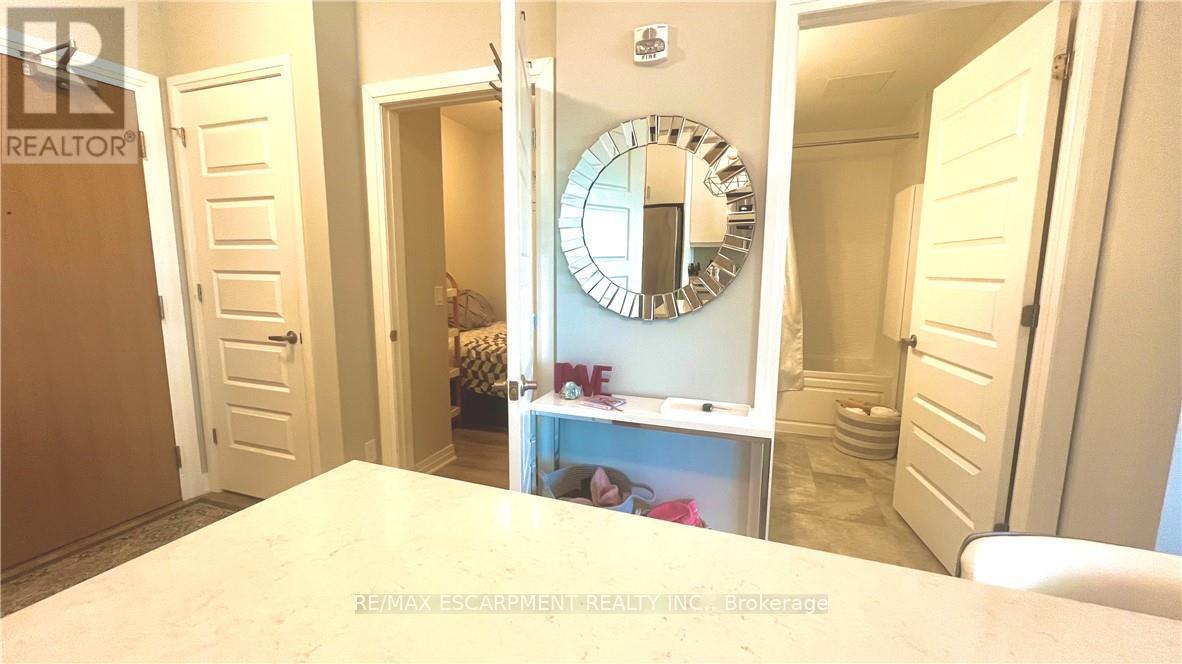 408 - 128 Grovewood Common, Oakville, Ontario  L6H 0X3 - Photo 6 - W12743222