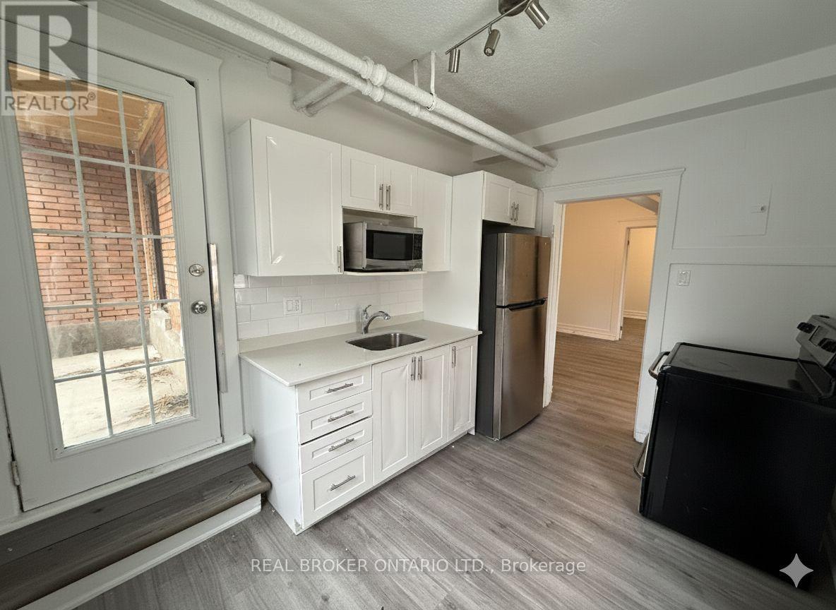 46 College Street, Kitchener, Ontario  N2H 5A1 - Photo 5 - X12743170