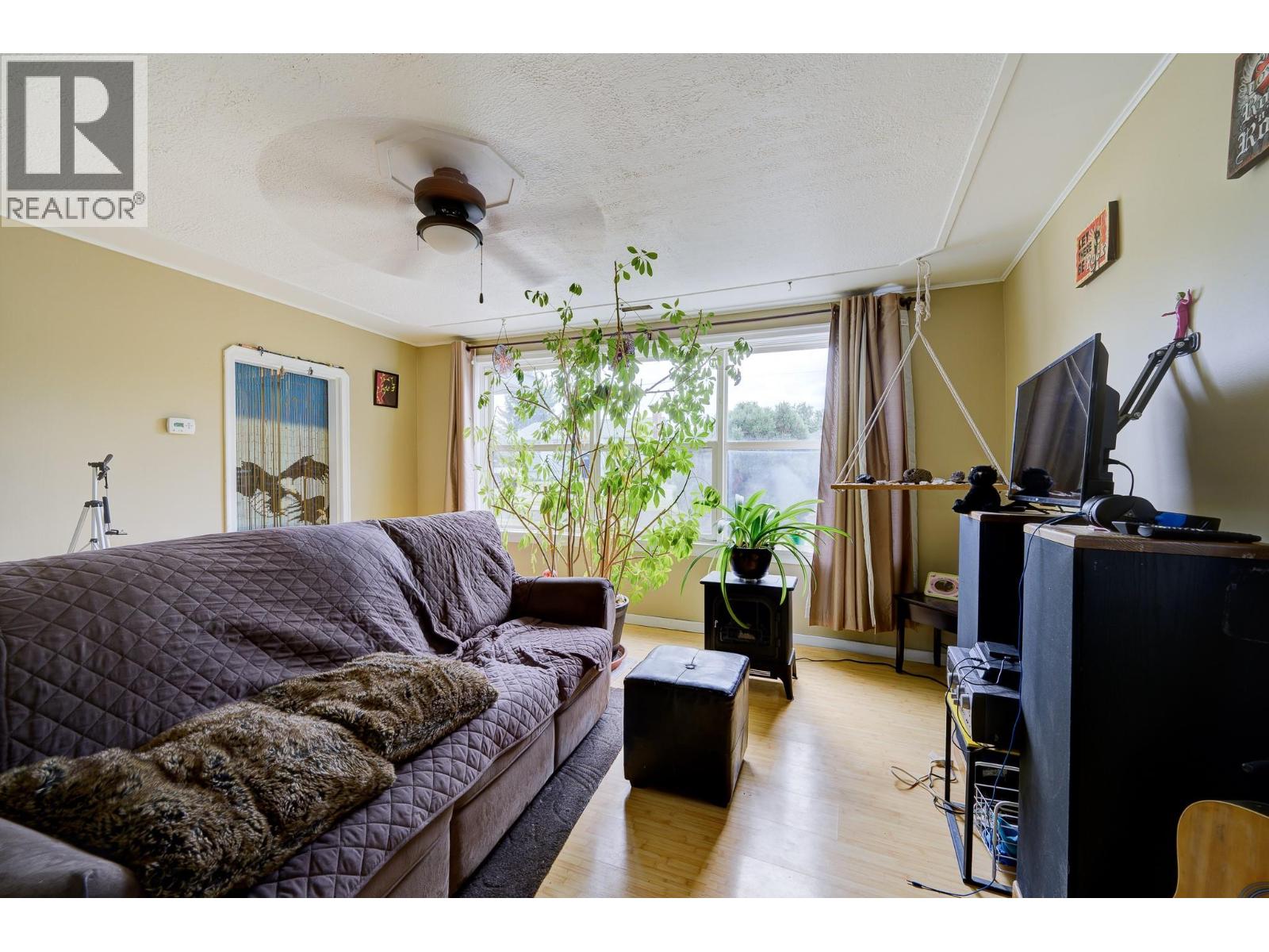 644 Brentwood Avenue, Kamloops, British Columbia  V2B 1P5 - Photo 3 - 10374427