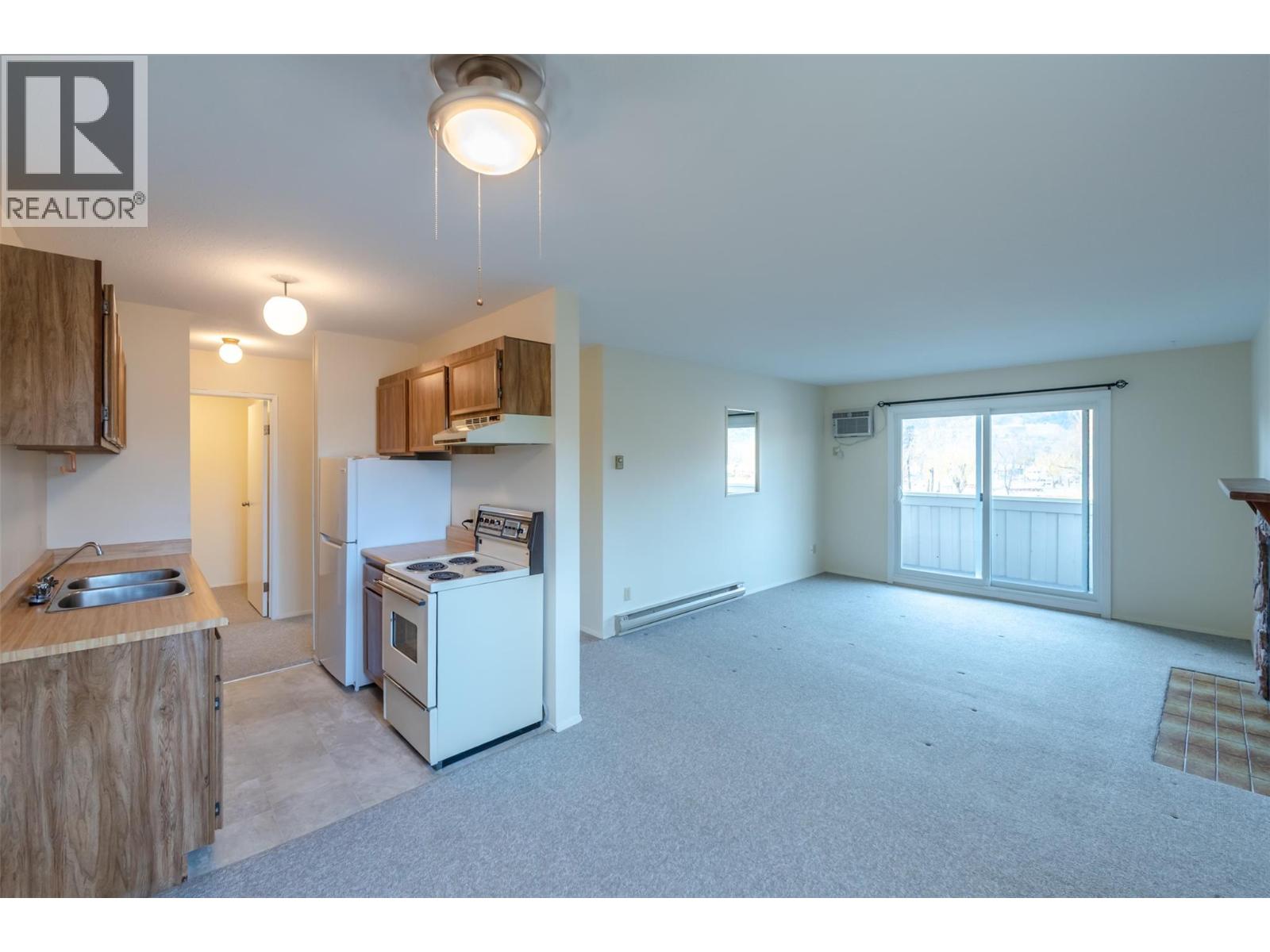 150 Skaha Place Unit# 304, Penticton, British Columbia  V2A 7K1 - Photo 2 - 10373755