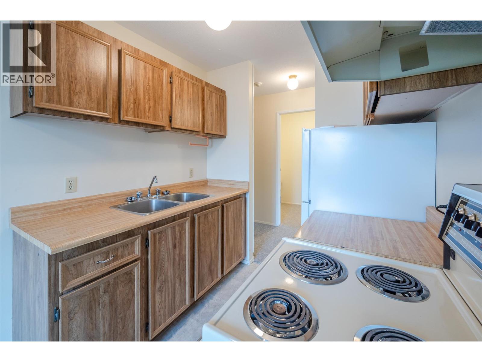 150 Skaha Place Unit# 304, Penticton, British Columbia  V2A 7K1 - Photo 5 - 10373755