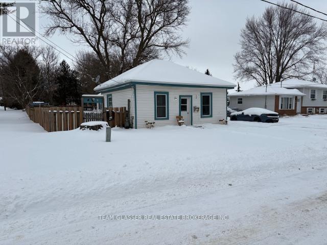 269 Richmond Street, North Middlesex, Ontario  N0M 2K0 - Photo 2 - X12743340