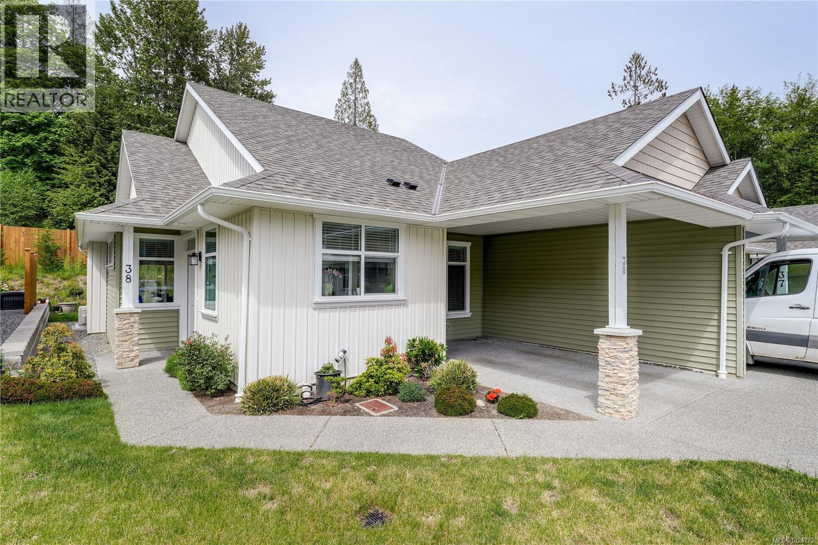 38 300 Grosskleg Way, Lake Cowichan, British Columbia