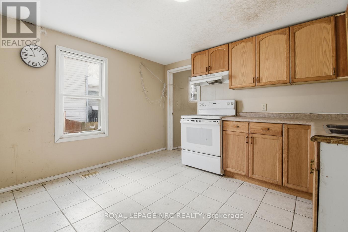 154 Fares Street, Port Colborne, Ontario  L3K 1W2 - Photo 8 - X12743294