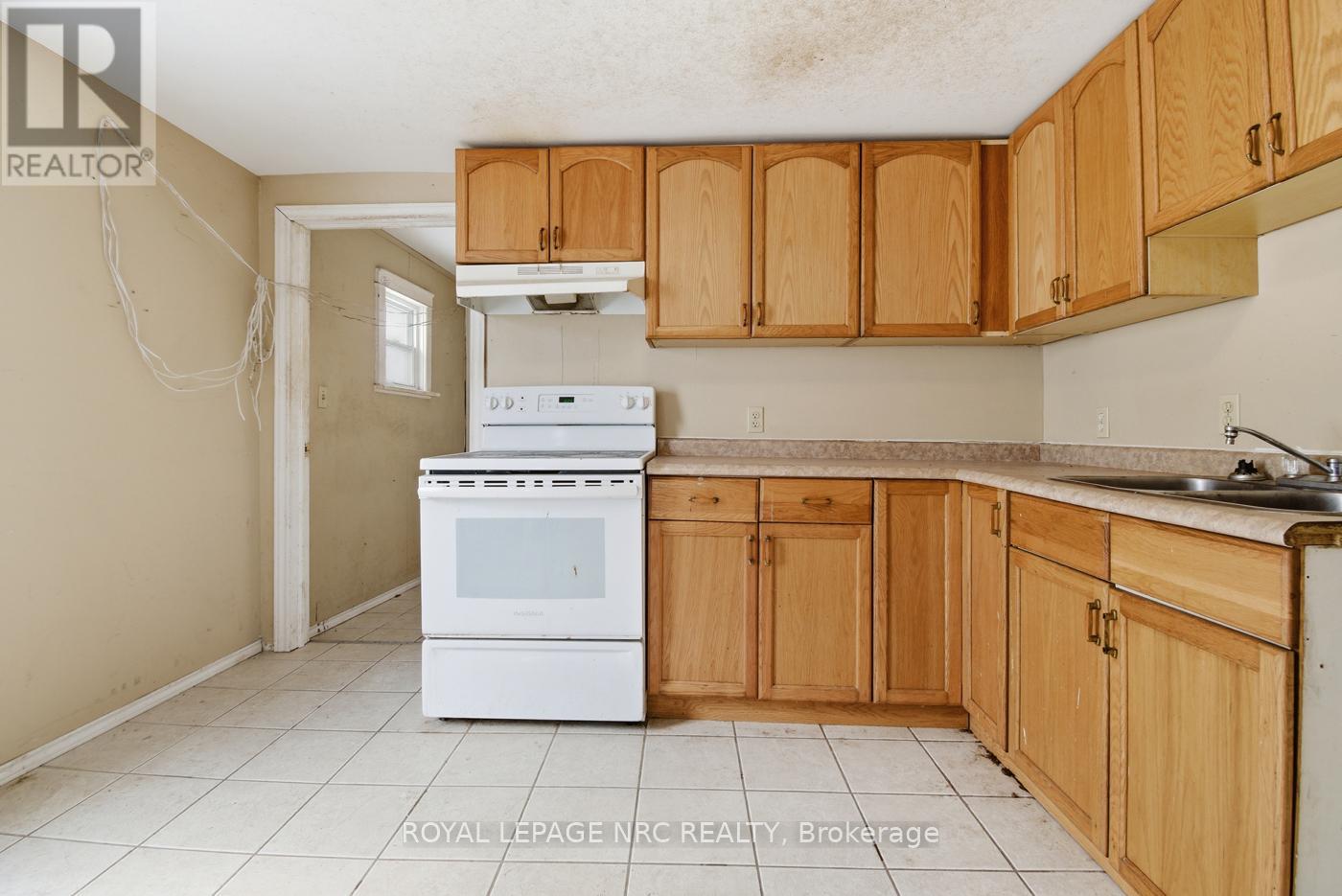 154 Fares Street, Port Colborne, Ontario  L3K 1W2 - Photo 9 - X12743294