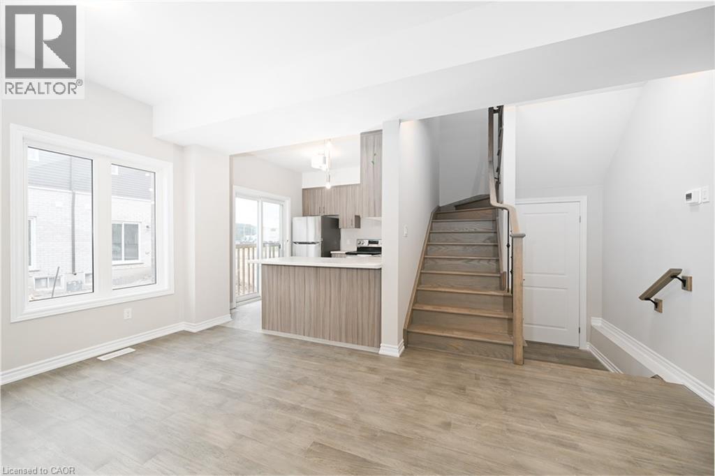 8 Renfrew Trail, Welland, Ontario  L3C 0K2 - Photo 4 - 40801315