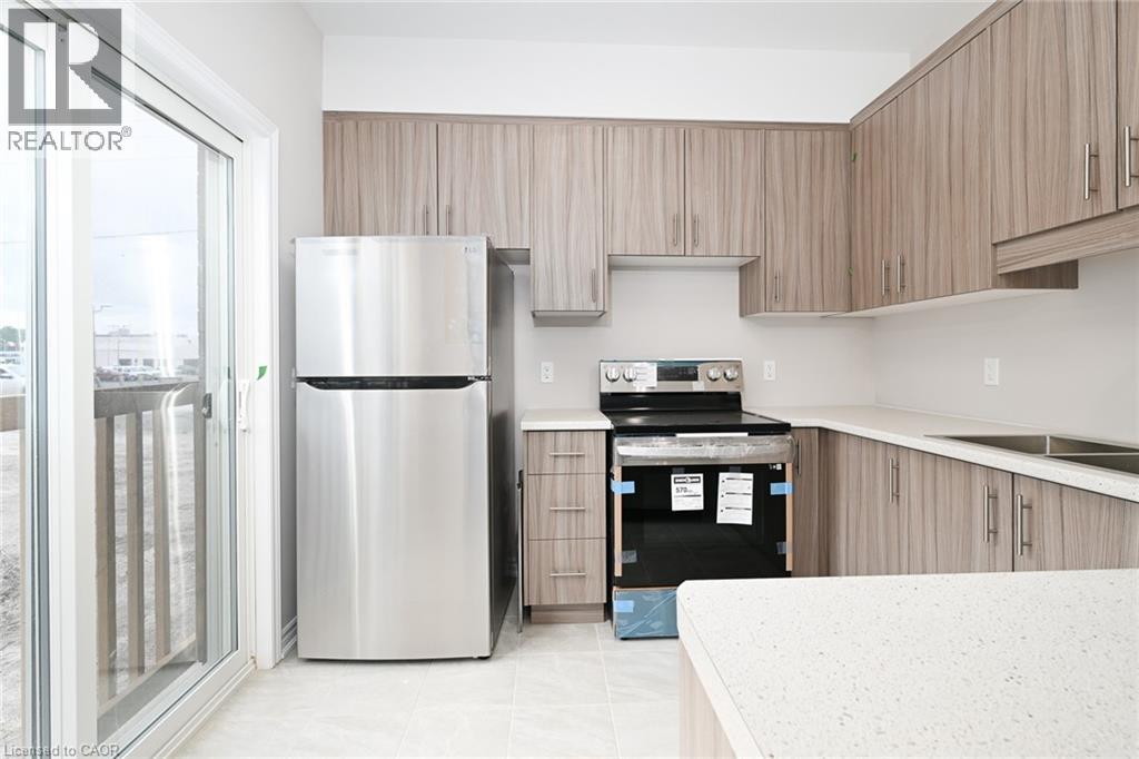 8 Renfrew Trail, Welland, Ontario  L3C 0K2 - Photo 7 - 40801315