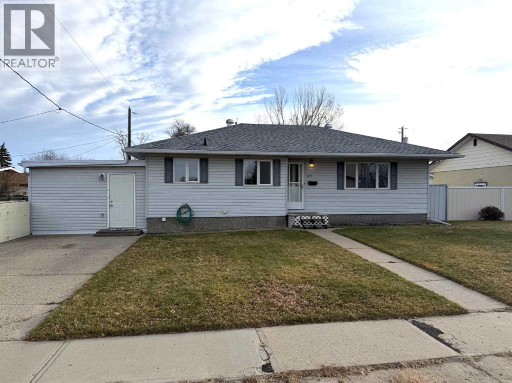 61 Mcintosh Avenue NW, Medicine Hat, Alberta