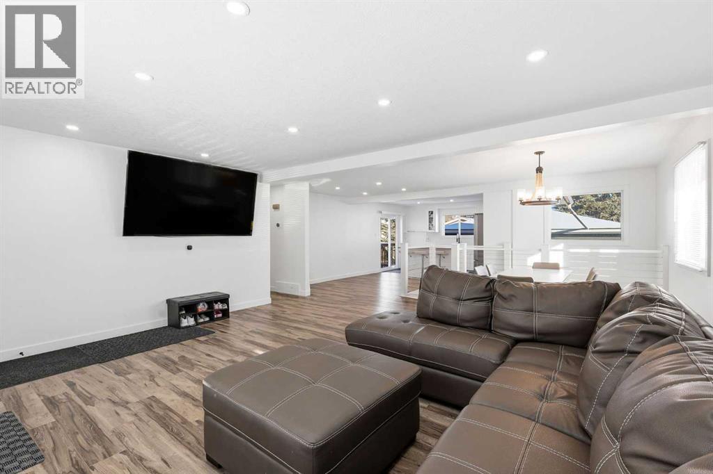 69 Harrow Crescent Sw, Calgary, Alberta  T2V 3B2 - Photo 6 - A2270702