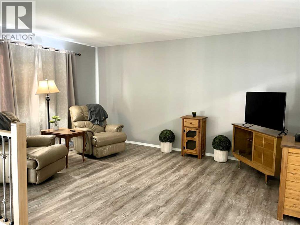 4516 45 Street, Rycroft, Alberta  T0H 3A0 - Photo 4 - A2280891