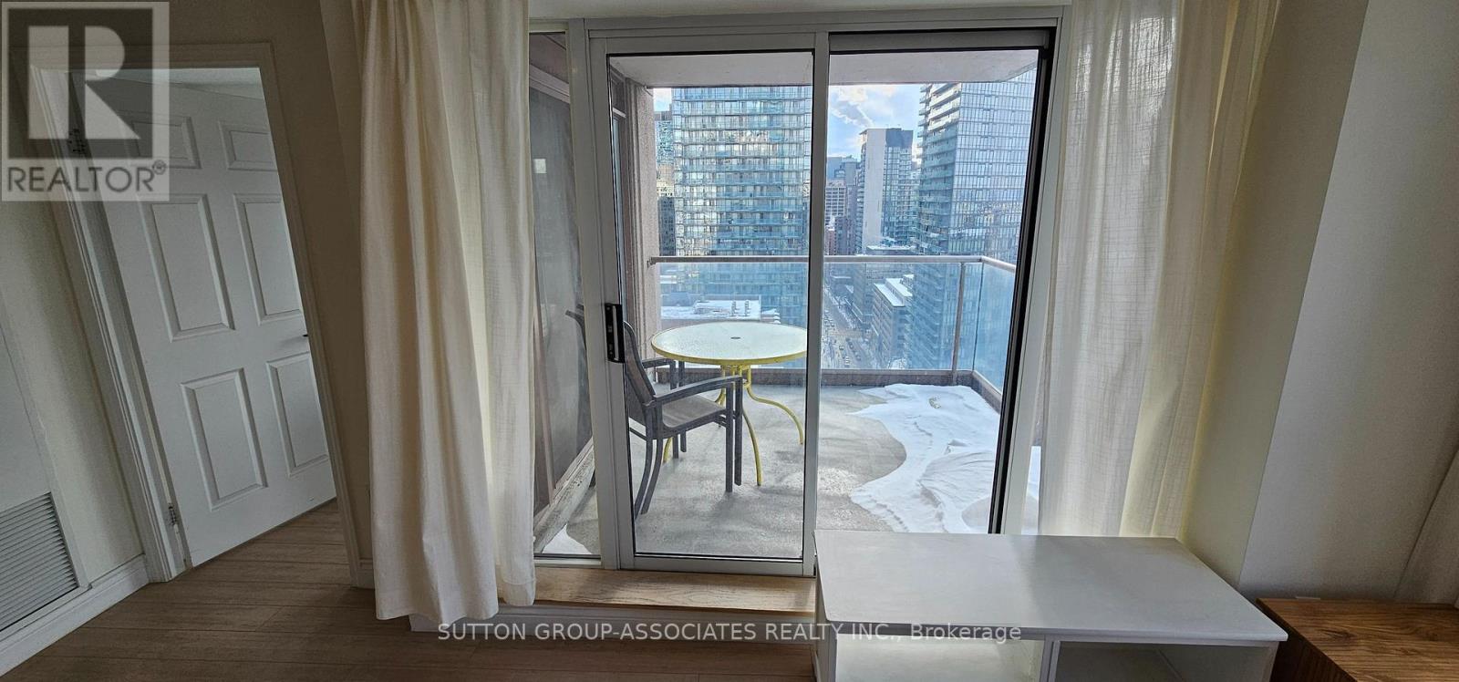2505 - 909 Bay Street, Toronto, Ontario  M5S 3G2 - Photo 2 - C12743266