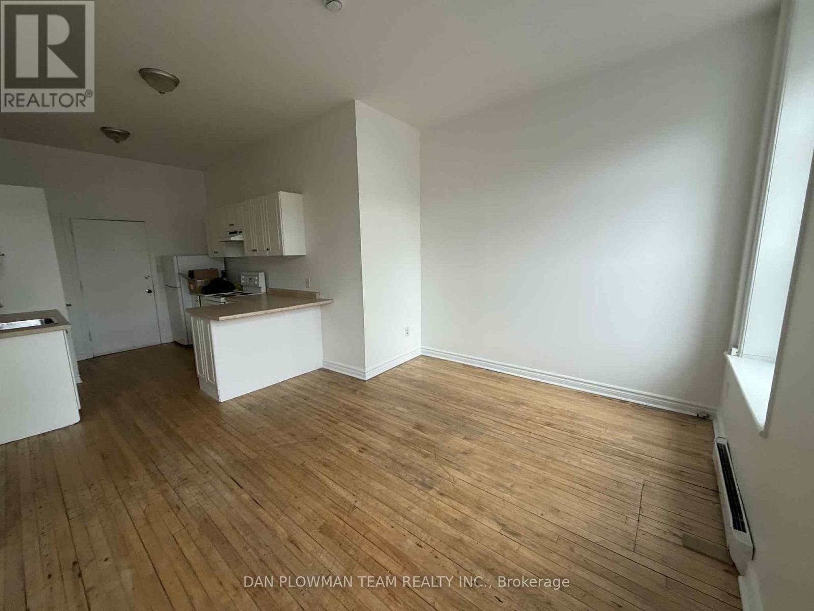 205 - 8 Simcoe Street N, Oshawa, Ontario  L1G 4R8 - Photo 2 - E12743254