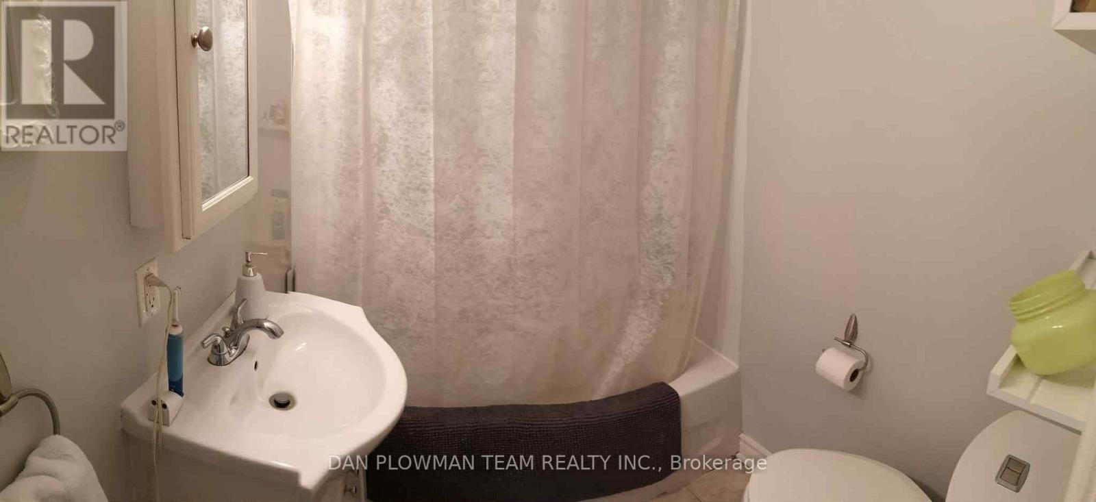 205 - 8 Simcoe Street N, Oshawa, Ontario  L1G 4R8 - Photo 7 - E12743254