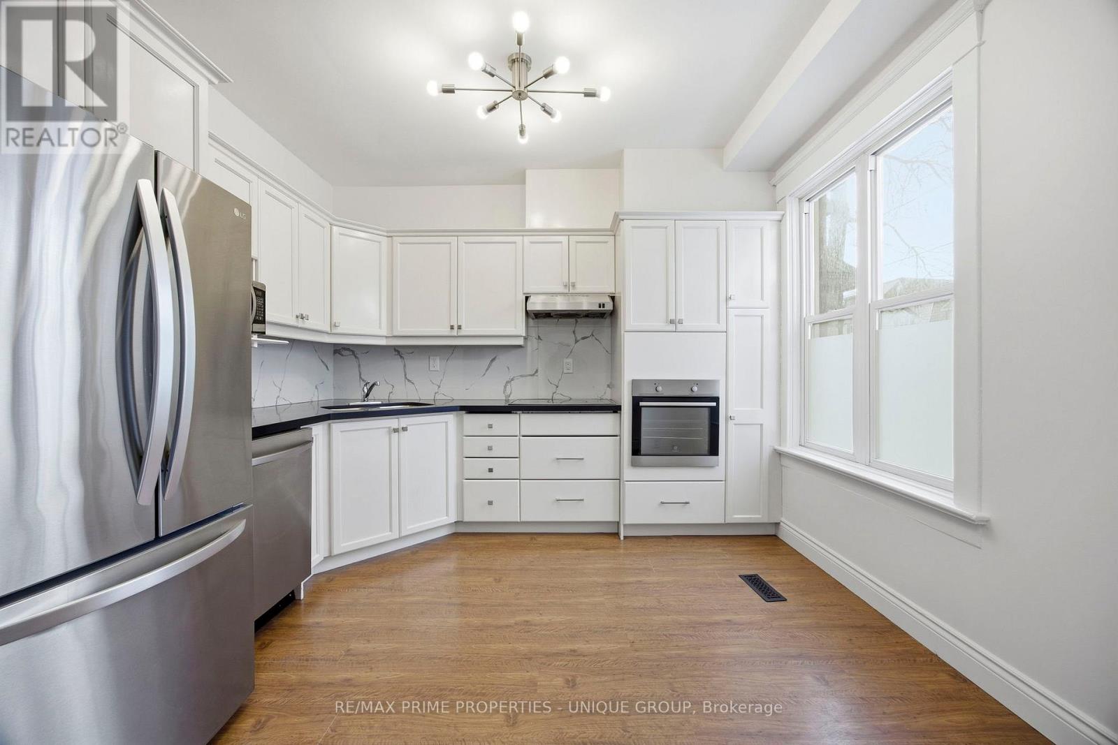 Main - 589 Logan Avenue, Toronto, Ontario  M4K 3B9 - Photo 4 - E12743282