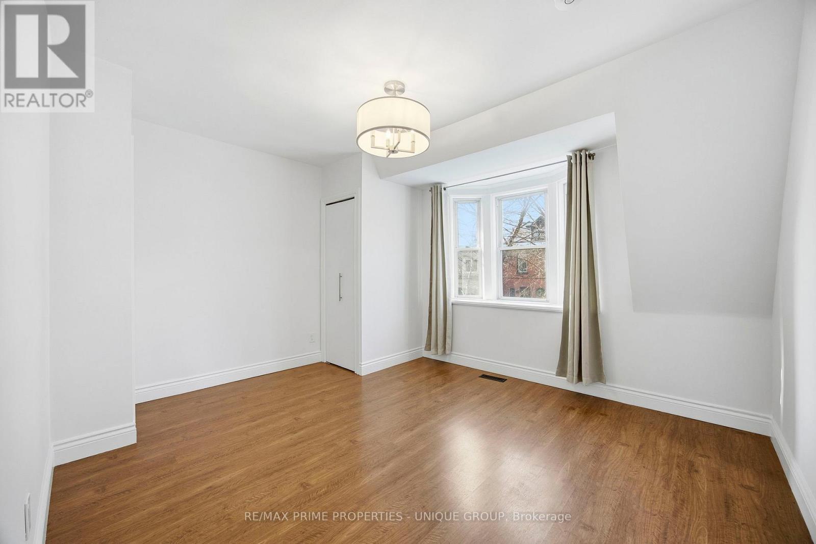 Main - 589 Logan Avenue, Toronto, Ontario  M4K 3B9 - Photo 8 - E12743282