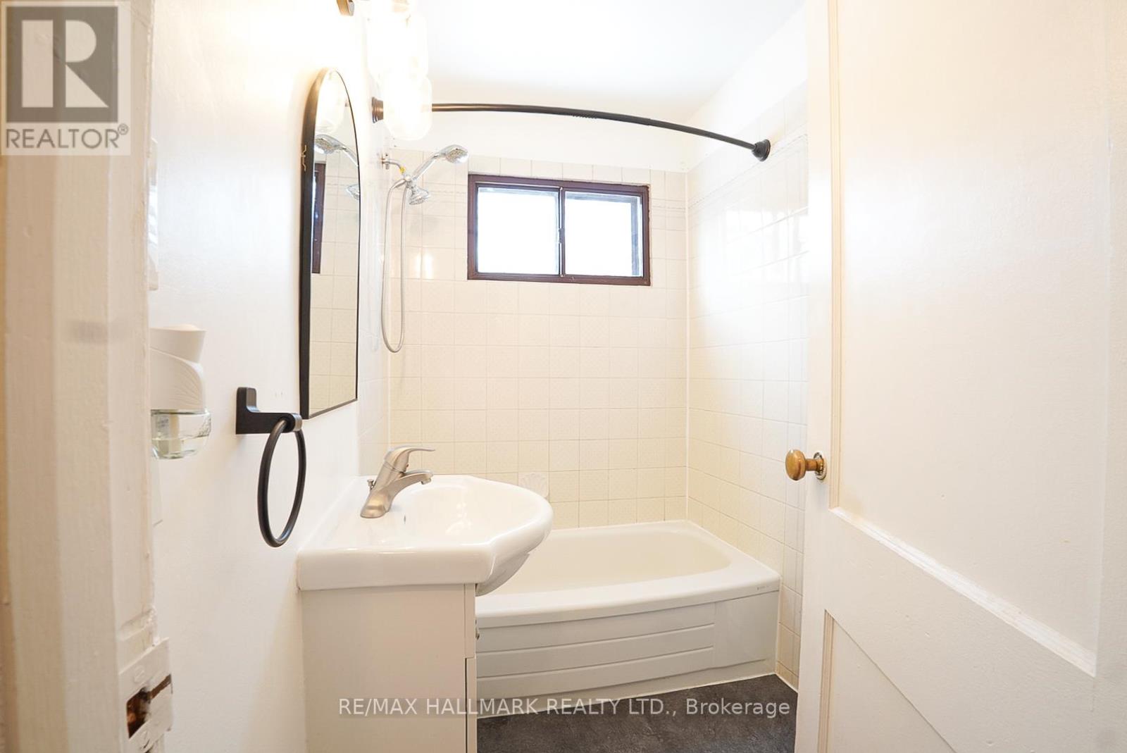 Main Floor - 44 Scarboro Beach Boulevard, Toronto, Ontario  M4E 2X1 - Photo 7 - E12743296