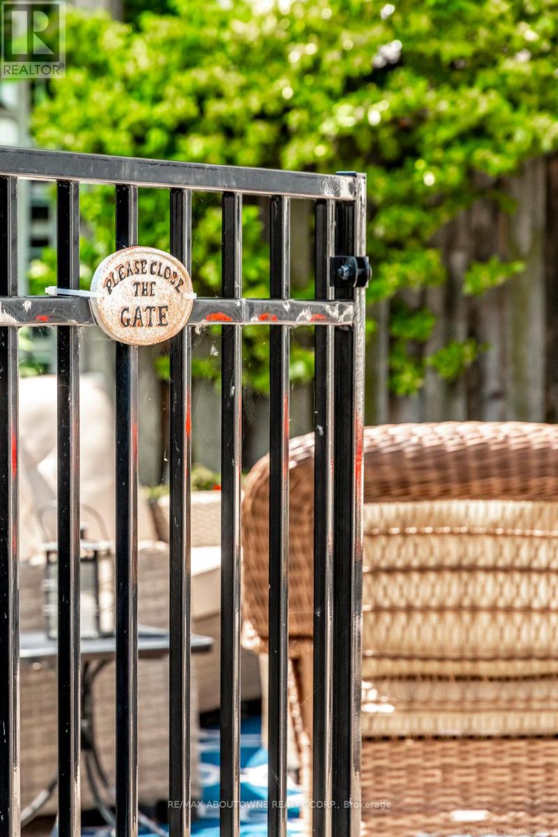 44 Head Street, Oakville, Ontario  L6K 1L5 - Photo 45 - W12379865