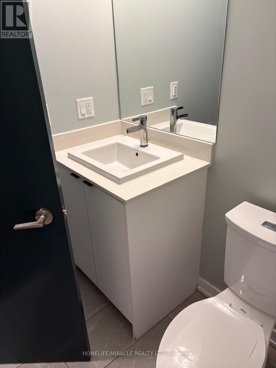 2401 - 55 Duke Street W, Kitchener, Ontario  N2H 0C9 - Photo 3 - X12742978