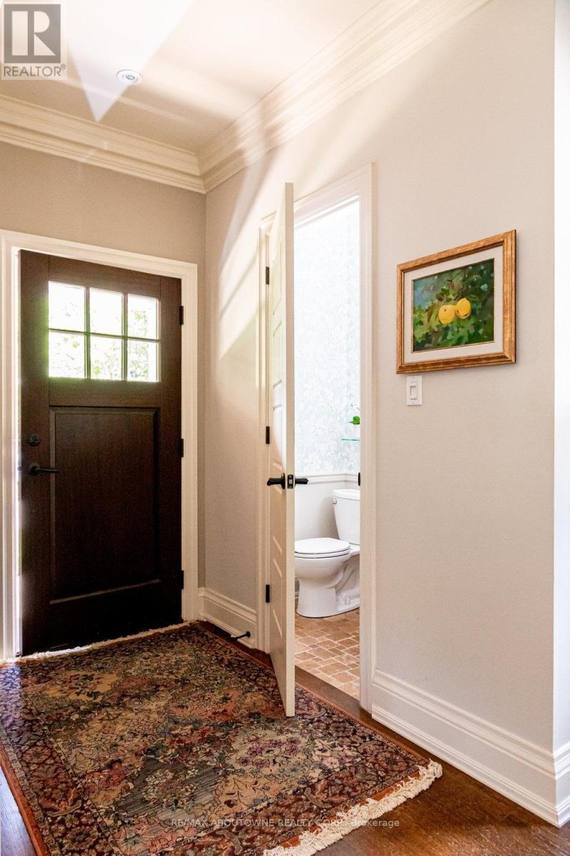 44 Head Street, Oakville, Ontario  L6K 1L5 - Photo 7 - W12379865