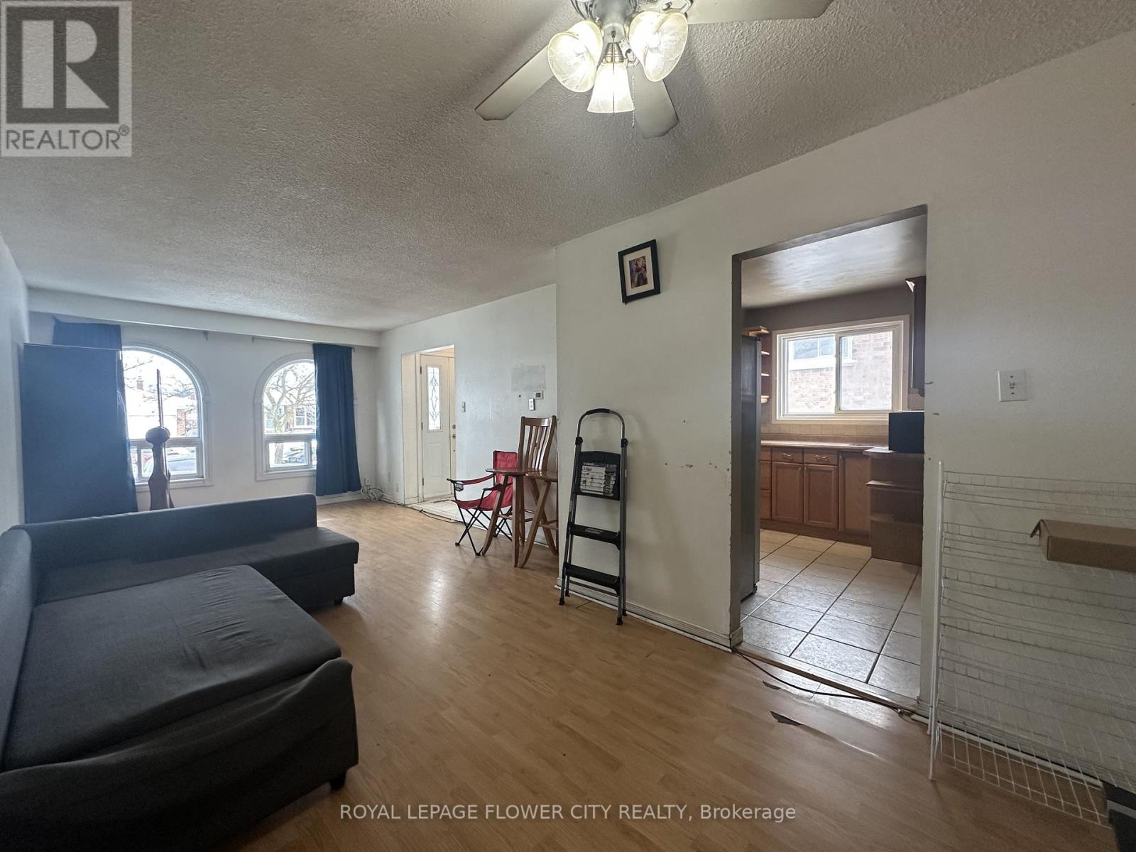 42 Montjoy Crescent, Brampton, Ontario  L6S 3E7 - Photo 6 - W12743268