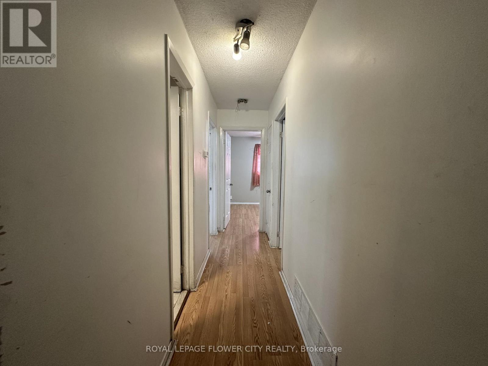 42 Montjoy Crescent, Brampton, Ontario  L6S 3E7 - Photo 7 - W12743268