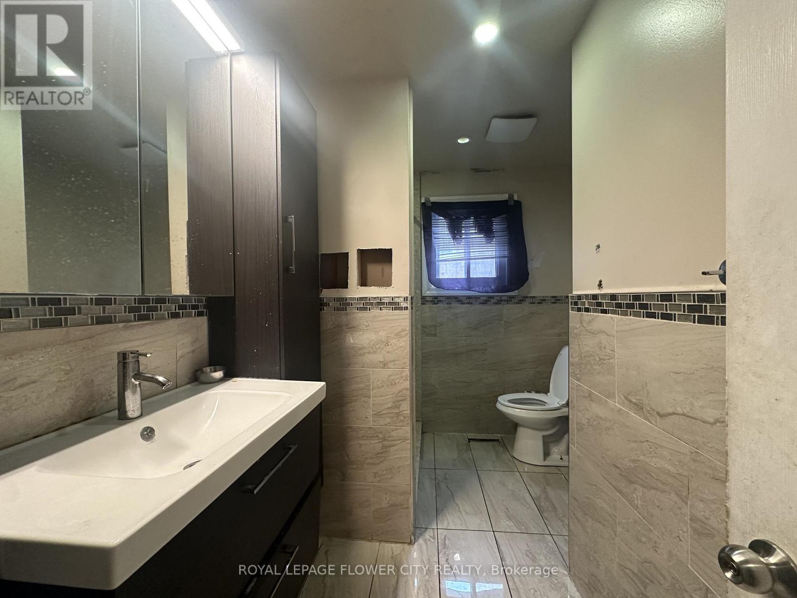 42 Montjoy Crescent, Brampton, Ontario  L6S 3E7 - Photo 8 - W12743268