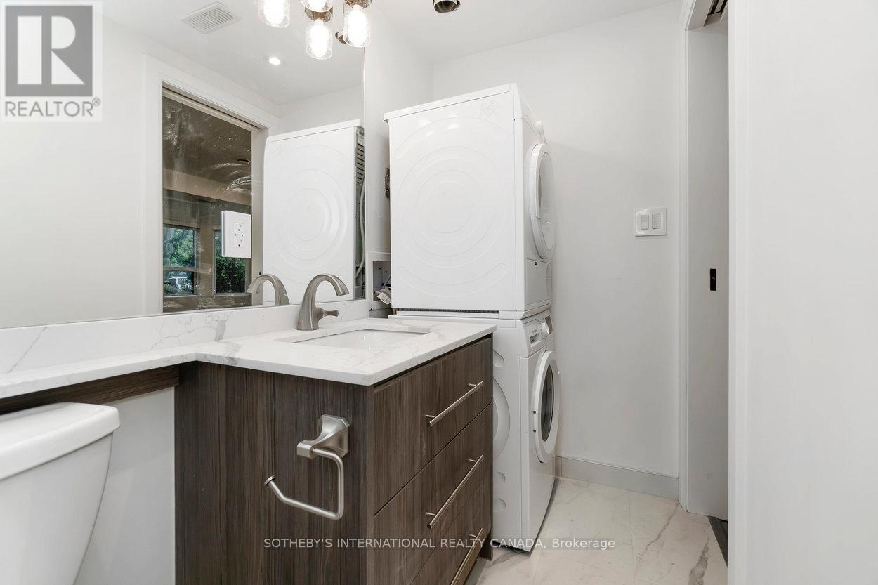 B - 44 Larkin Avenue, Toronto, Ontario  M6S 1L8 - Photo 15 - W12743308