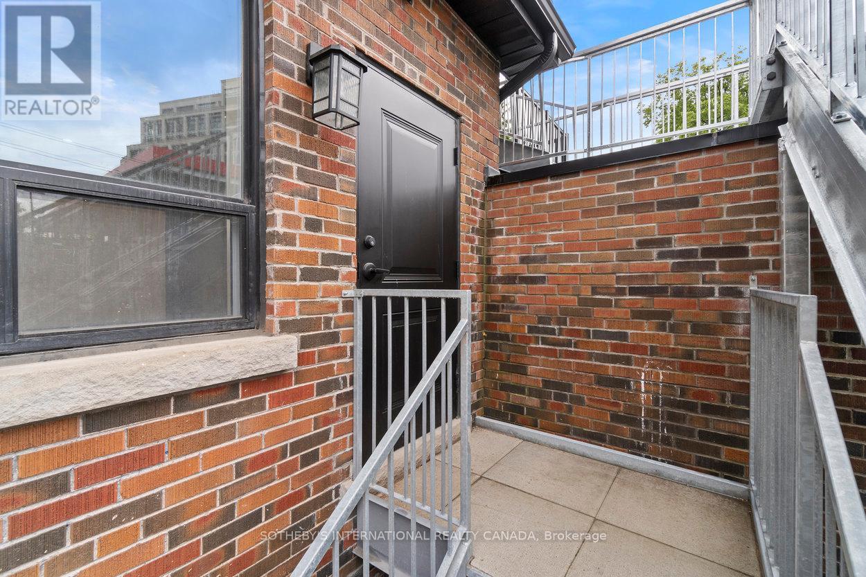 B - 44 Larkin Avenue, Toronto, Ontario  M6S 1L8 - Photo 17 - W12743308