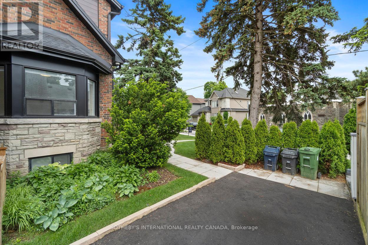 B - 44 Larkin Avenue, Toronto, Ontario  M6S 1L8 - Photo 18 - W12743308
