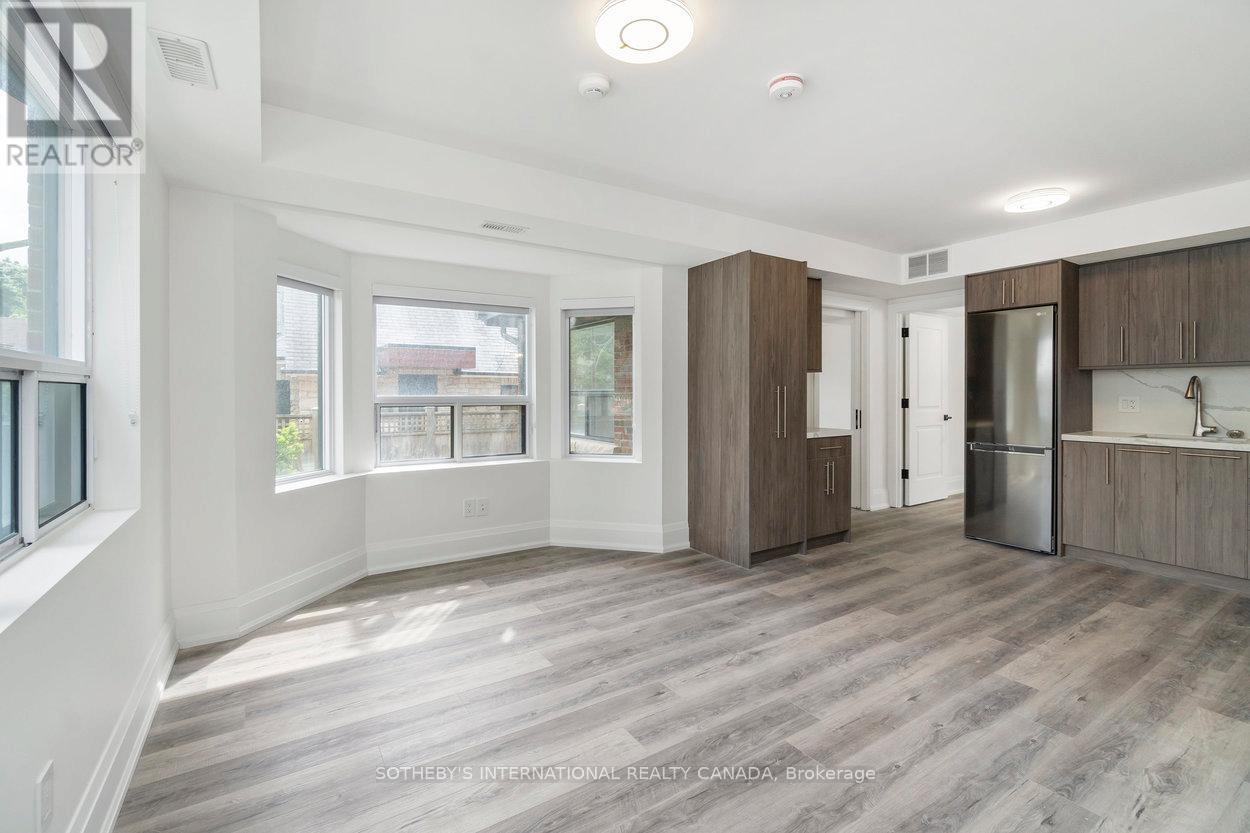 B - 44 Larkin Avenue, Toronto, Ontario  M6S 1L8 - Photo 4 - W12743308