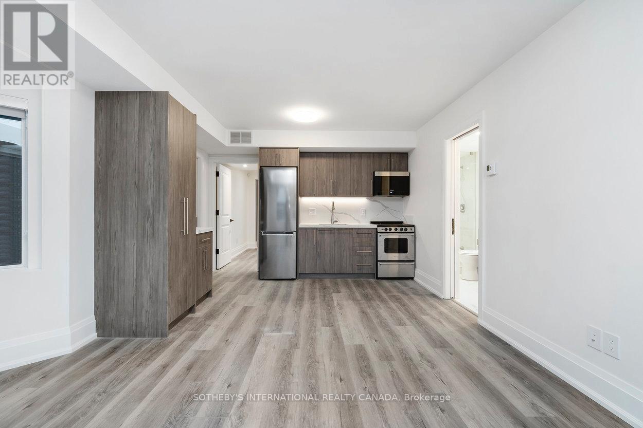 B - 44 Larkin Avenue, Toronto, Ontario  M6S 1L8 - Photo 7 - W12743308