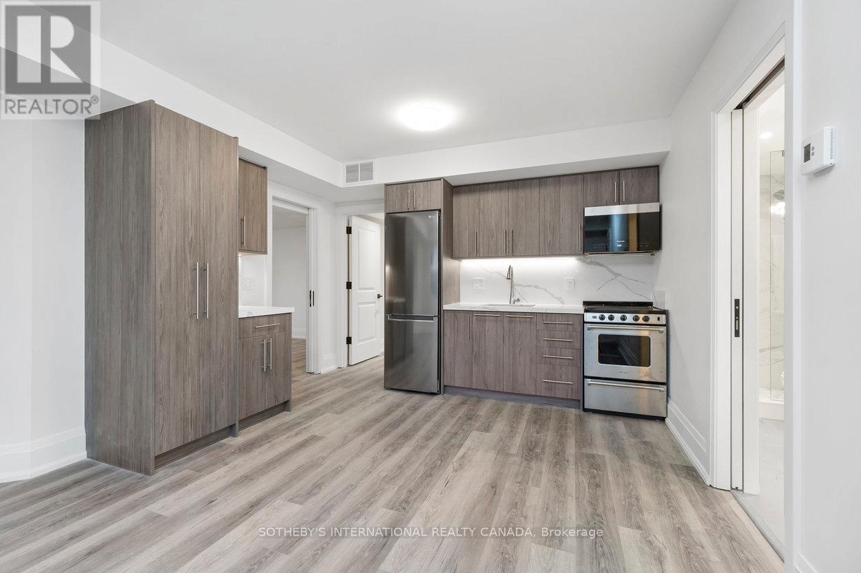 B - 44 Larkin Avenue, Toronto, Ontario  M6S 1L8 - Photo 8 - W12743308