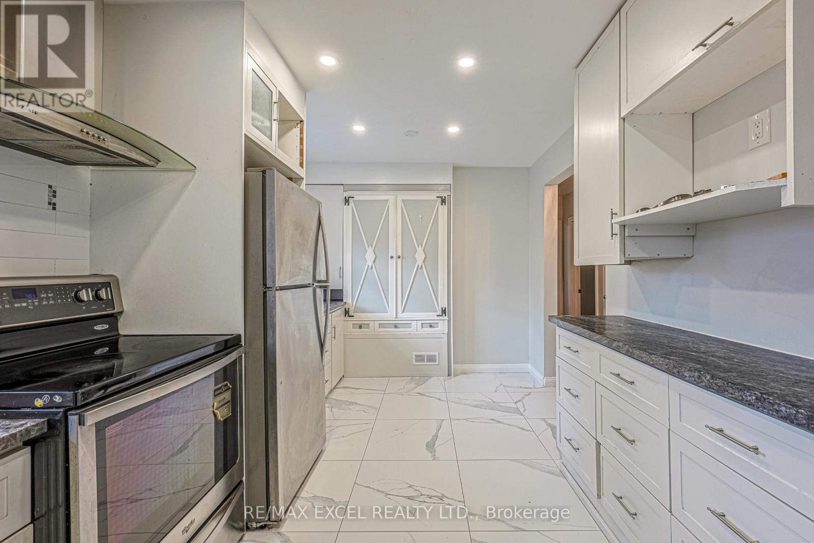 90 Flamborough Drive E, Toronto, Ontario  M6M 2R8 - Photo 8 - W12743314