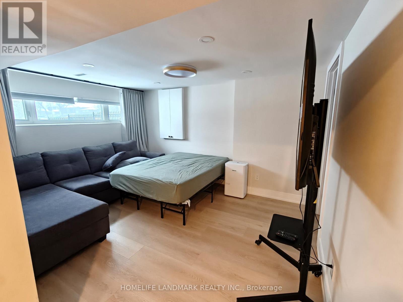 Bsmt - 18 Orsett Street, Oakville, Ontario  L6H 2N9 - Photo 3 - W12743406