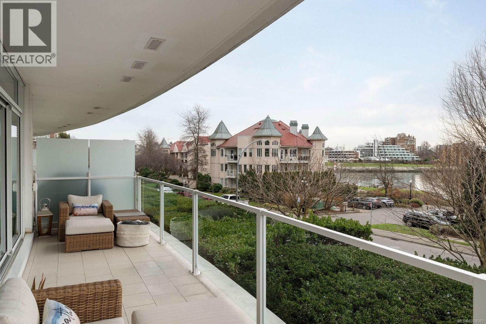 109 68 Songhees Rd, Victoria, British Columbia  V9A 0A3 - Photo 10 - 1024585