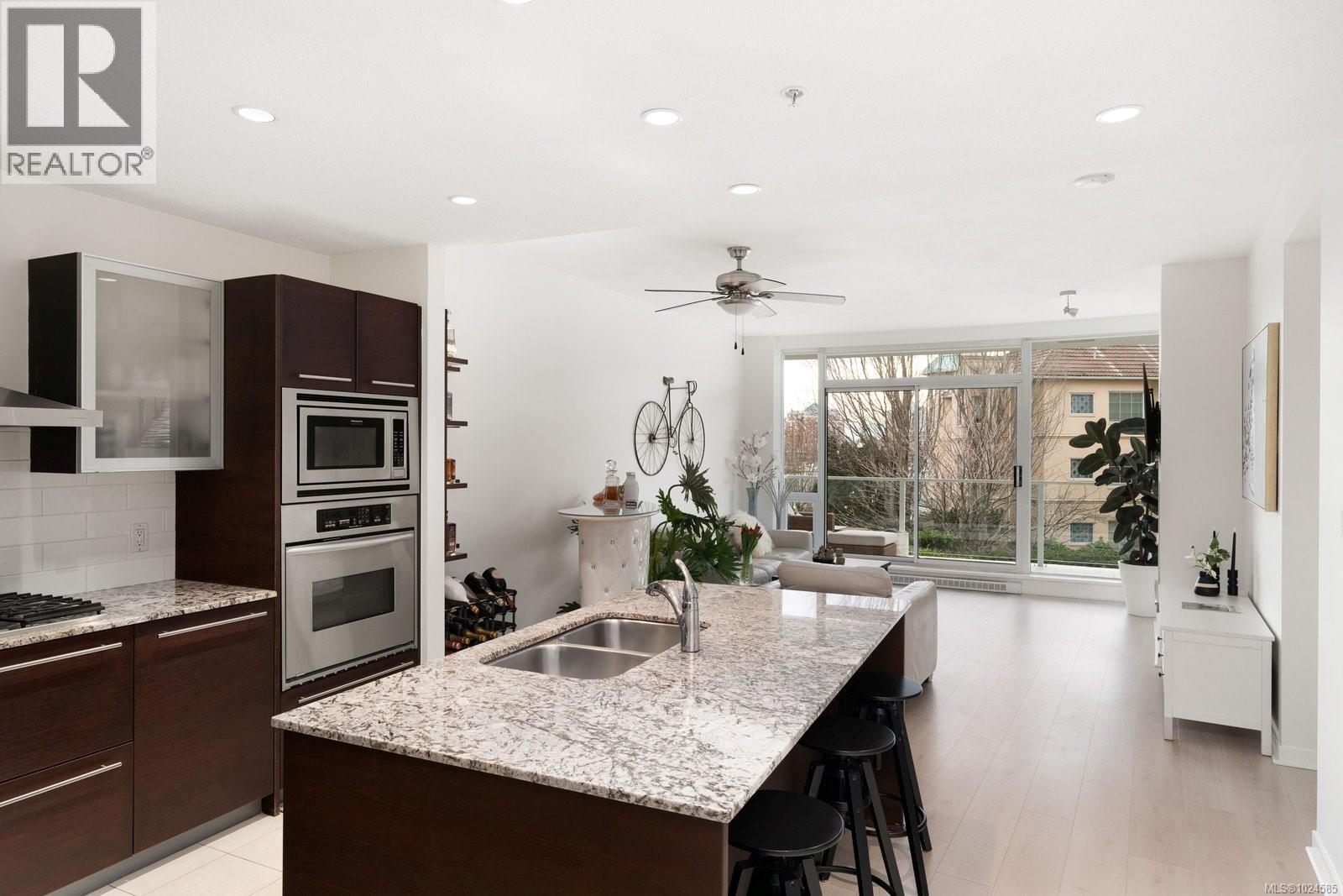 109 68 Songhees Rd, Victoria, British Columbia  V9A 0A3 - Photo 5 - 1024585