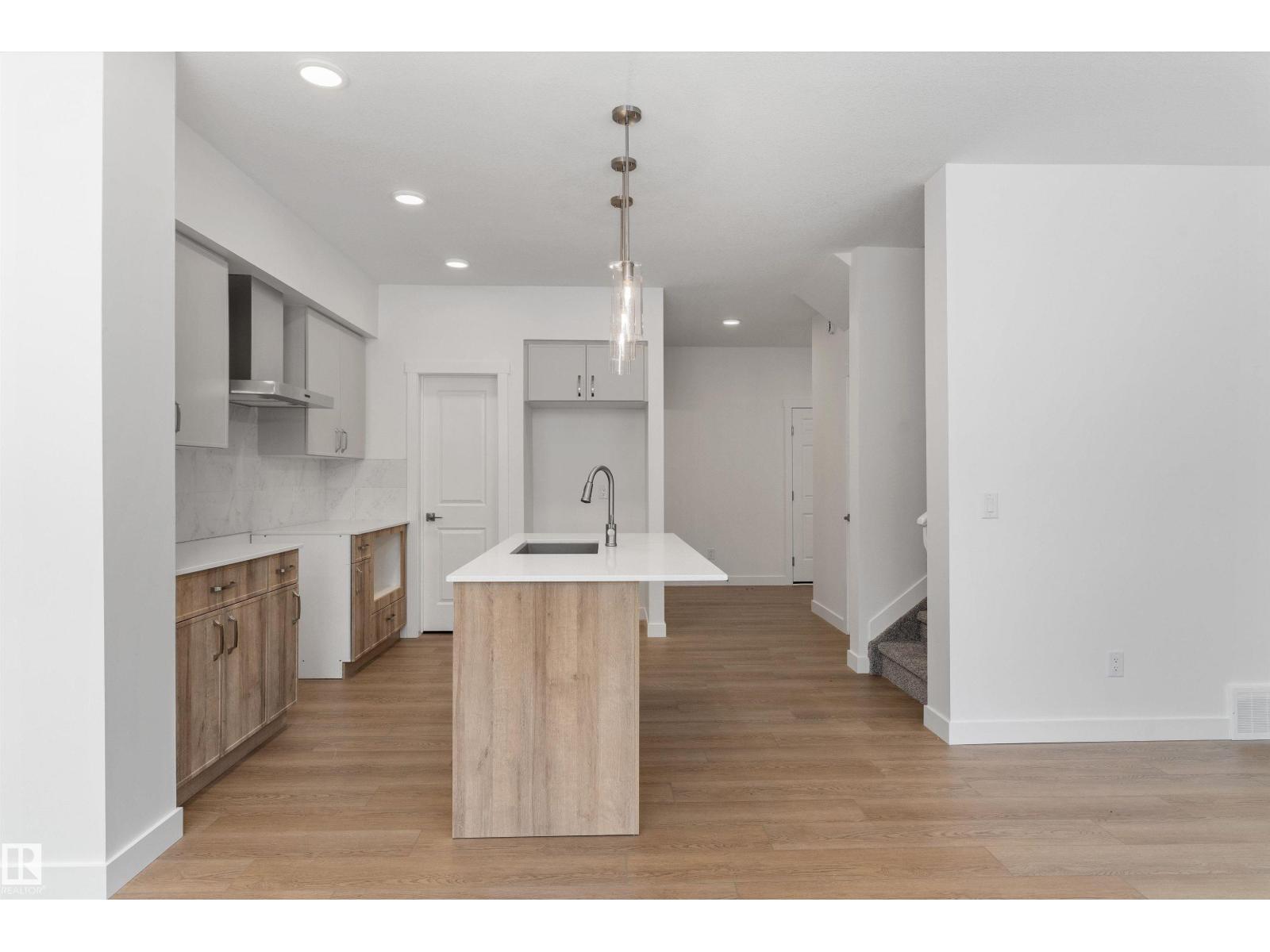 919 19 Av Nw, Edmonton, Alberta  T6T 2X4 - Photo 8 - E4471654